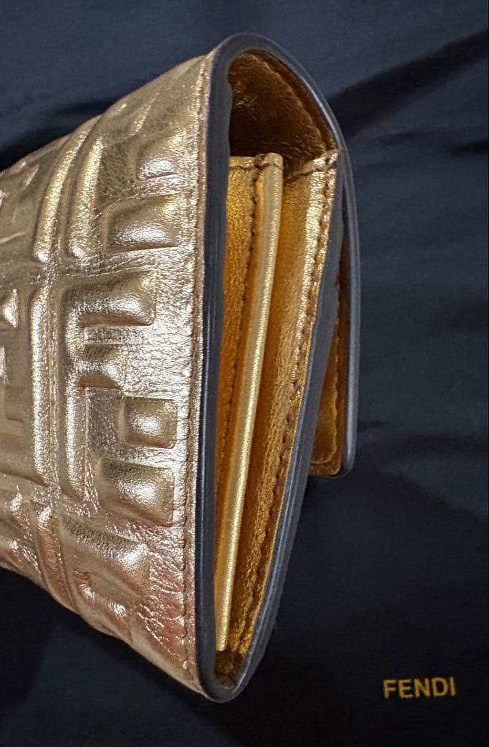 【FENDI 】ゴールド エンボス長財布