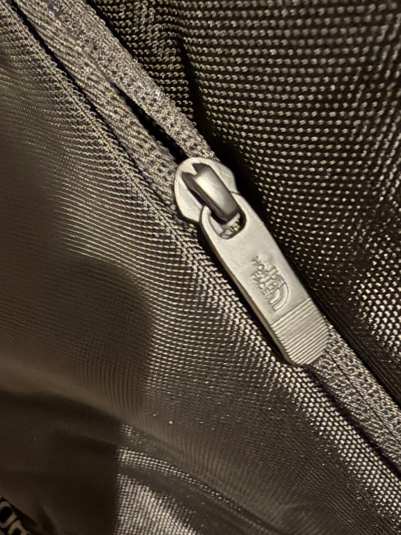 【新品タグ付】ノースフェイスシャトルデイバッグ　24Ｌ