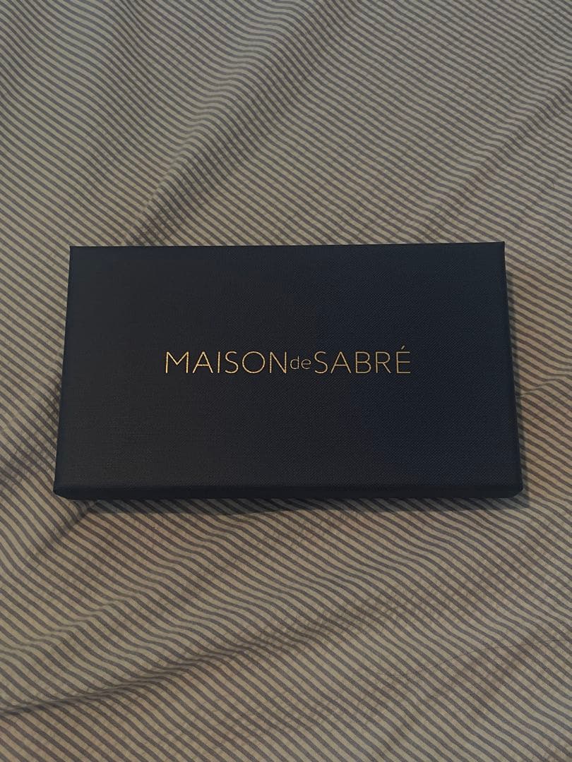 MAISON & SABRÉ スリングスマホケース