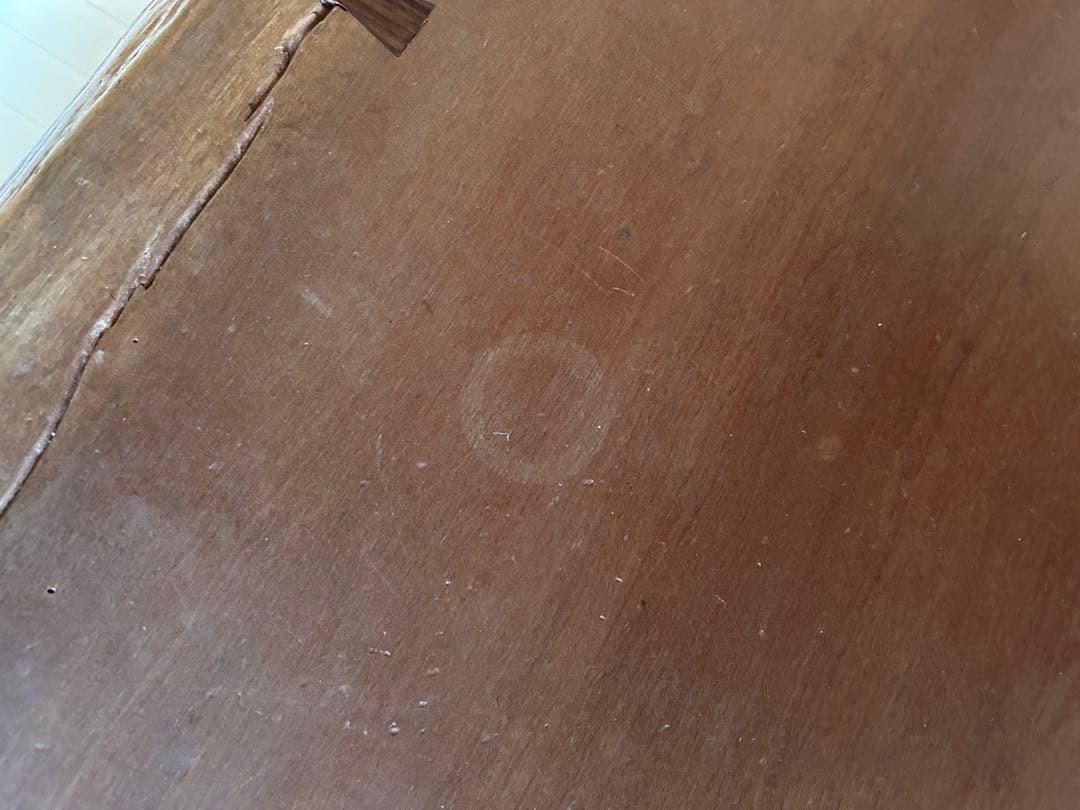 無垢材の木製テーブル