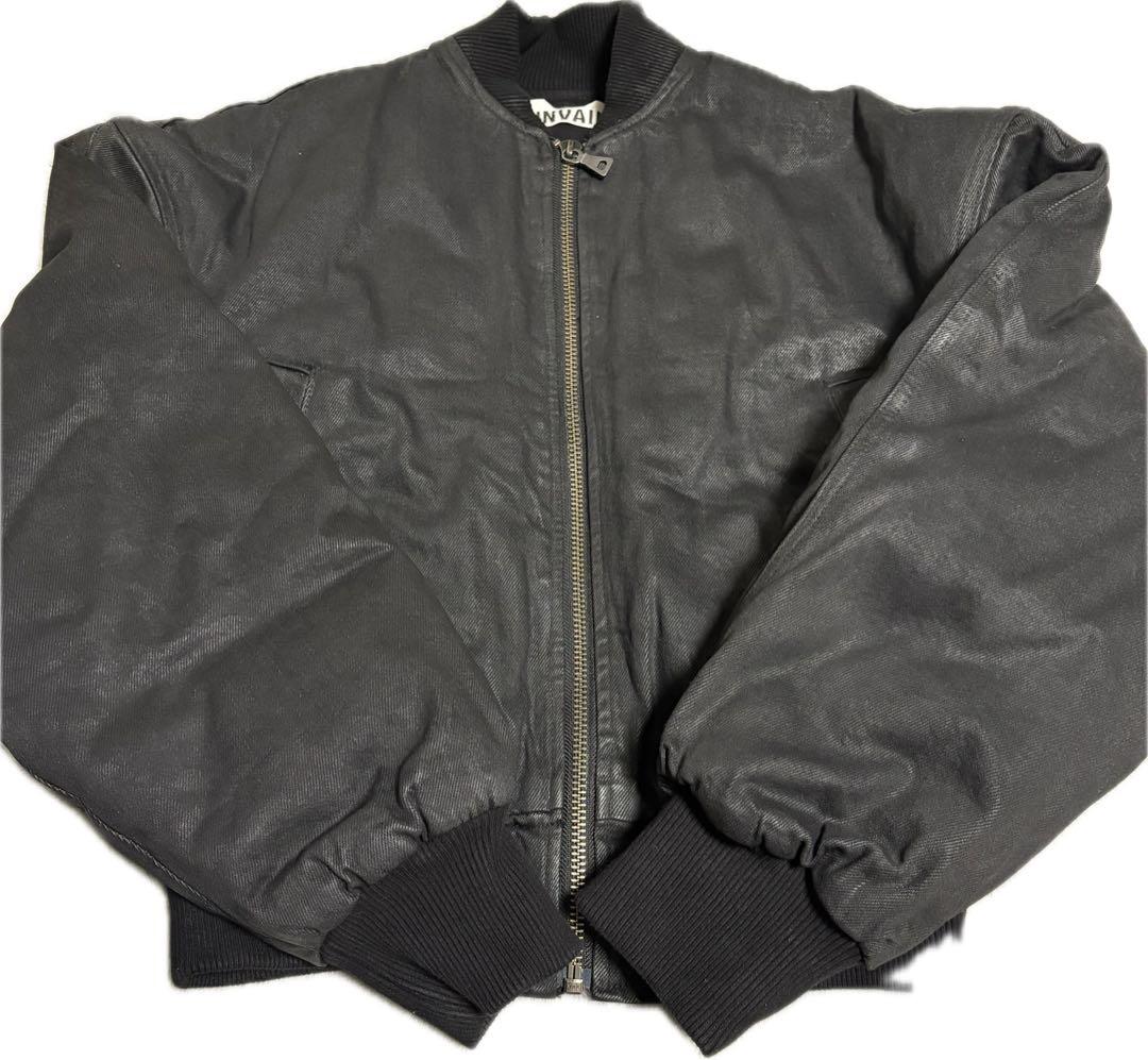 ジャケット・アウター WAXED LOGO BOMBER - BLACK