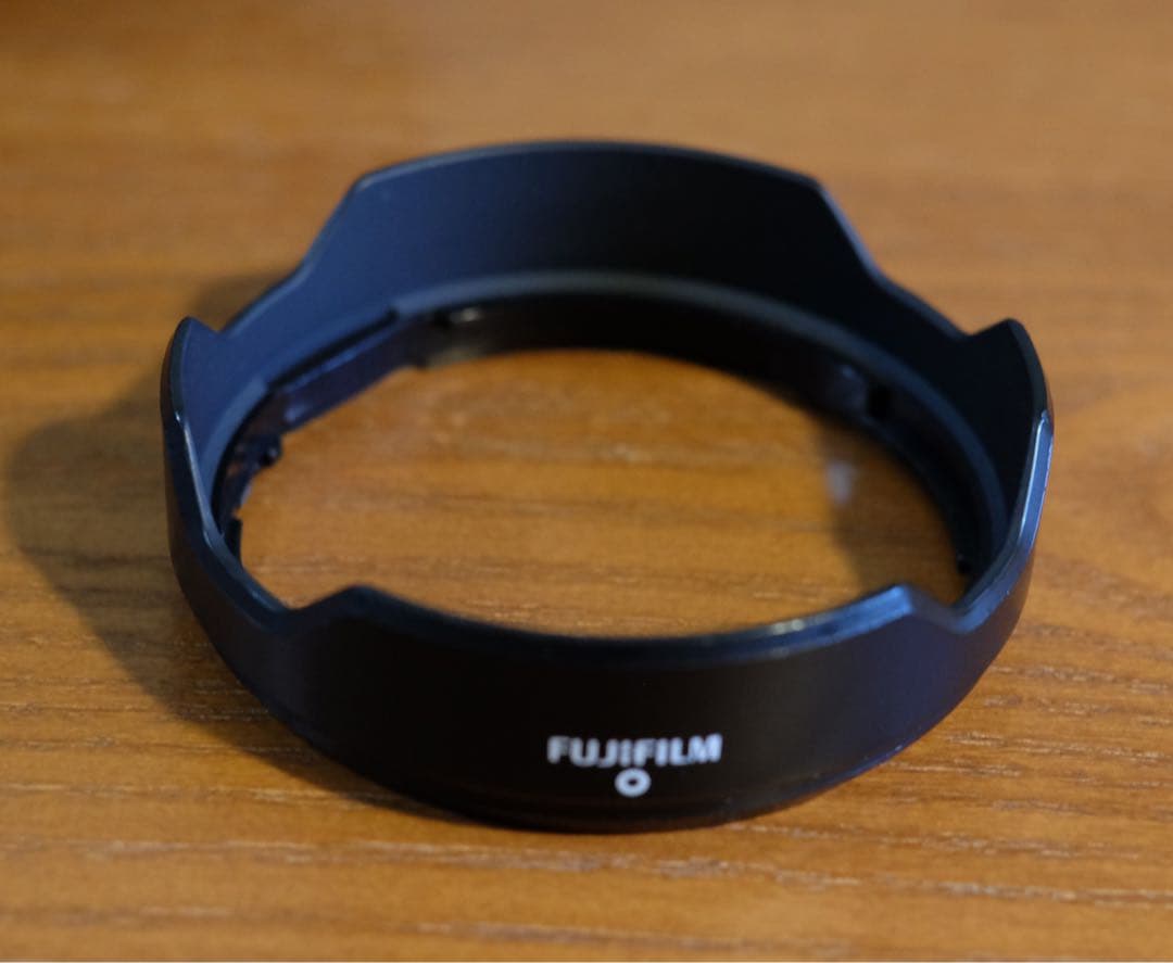 富士フィルム•単焦点レンズ【XF 16mm F2.8 R WR •純正フード付