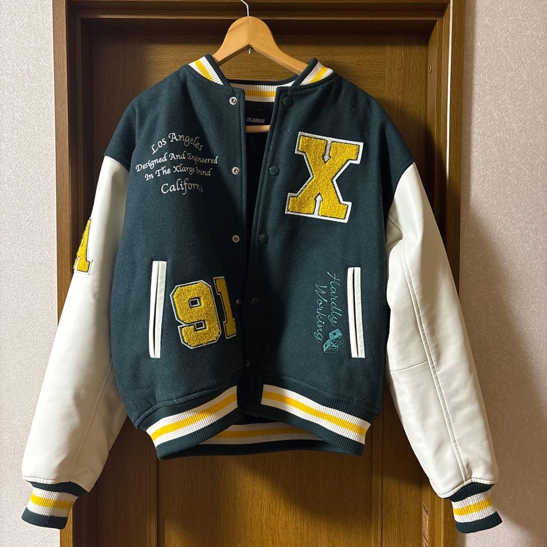 XLARGE スタジャン 黒/白 ゴリラロゴ