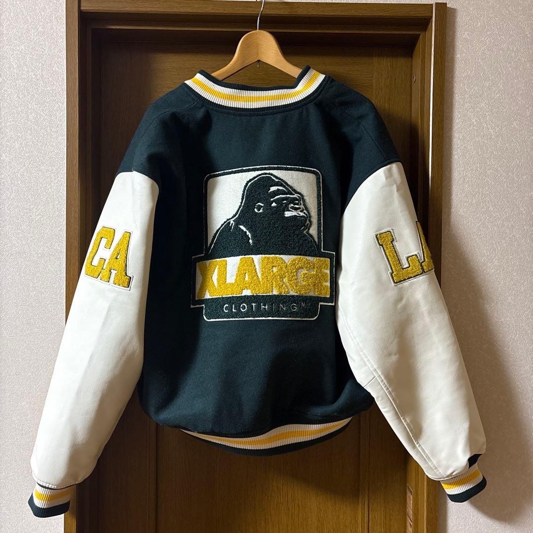 XLARGE スタジャン 黒/白 ゴリラロゴ