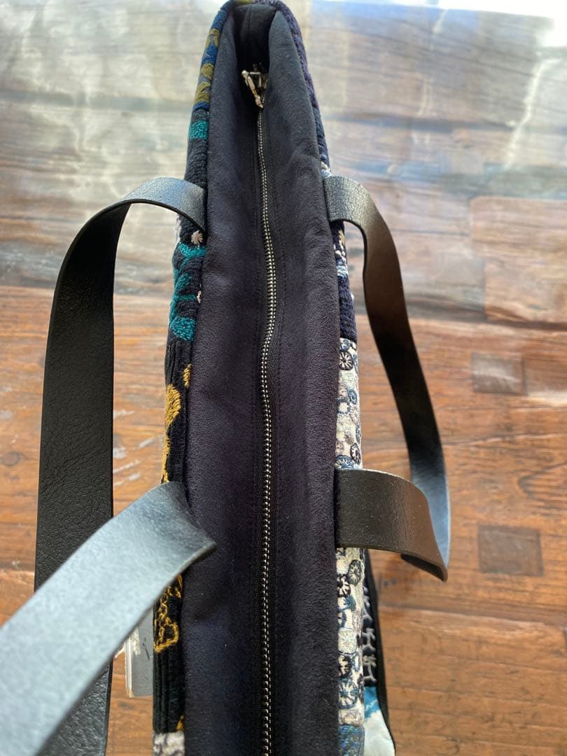 ミナペルホネン　ファスナー付ピーストートバッグ