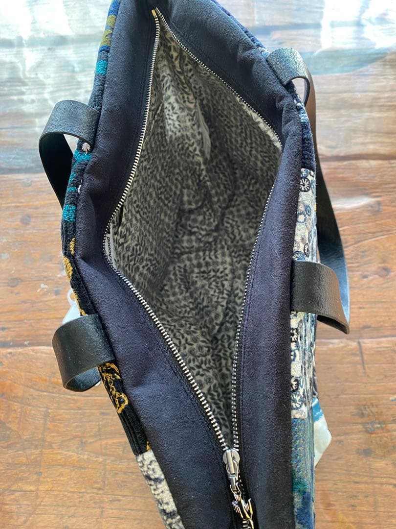 ミナペルホネン　ファスナー付ピーストートバッグ