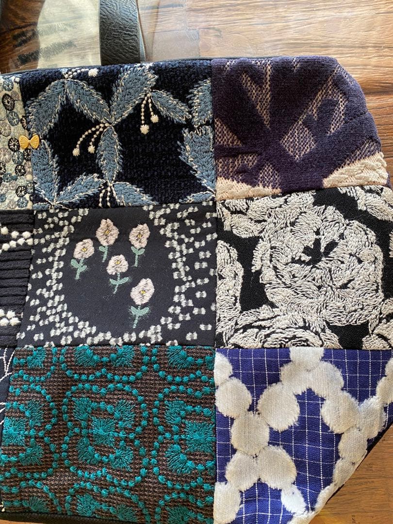 ミナペルホネン　ファスナー付ピーストートバッグ