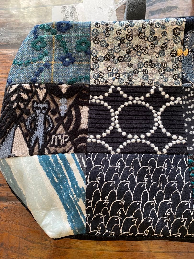 ミナペルホネン　ファスナー付ピーストートバッグ