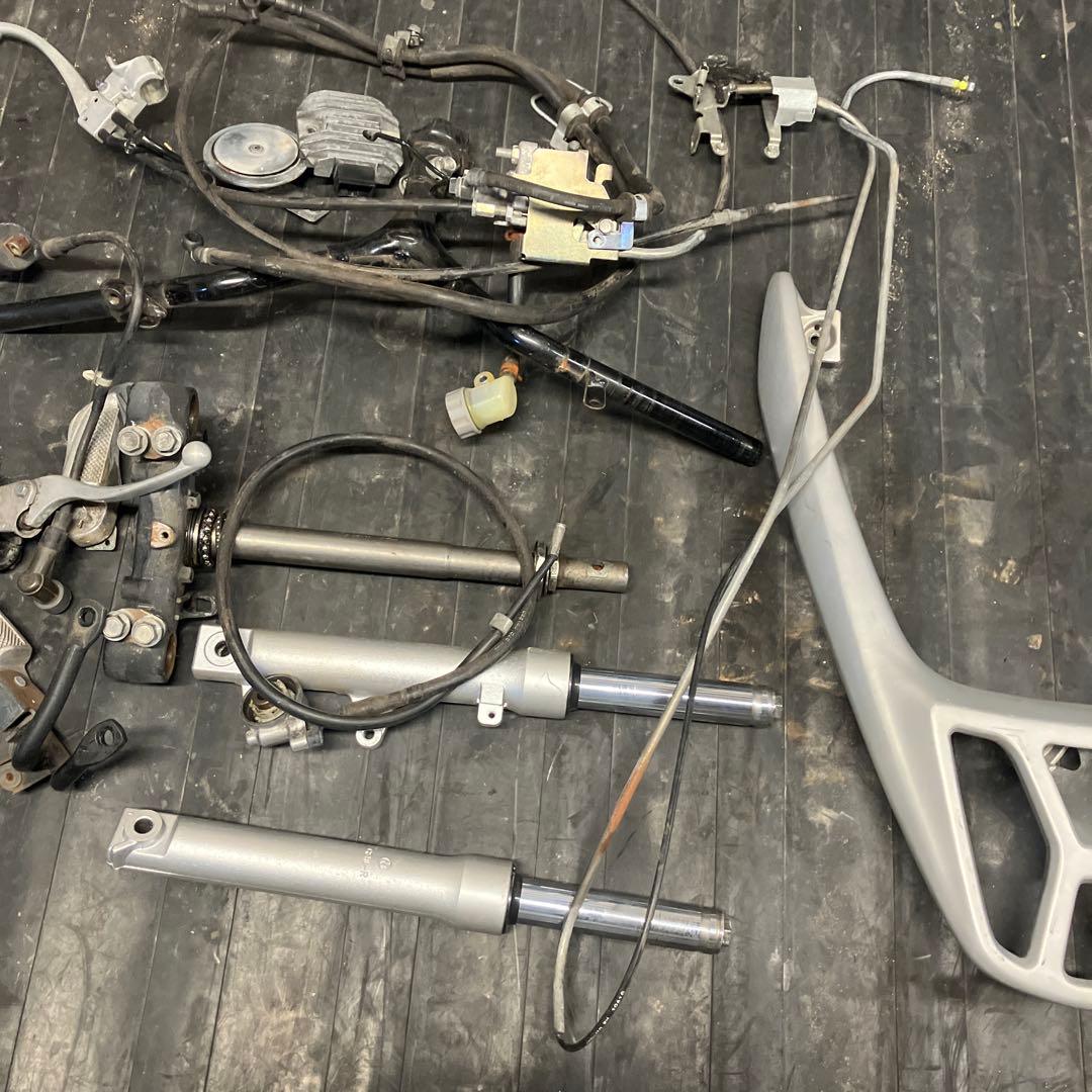 AF19のリード110のステムハンドルとフロントのショク