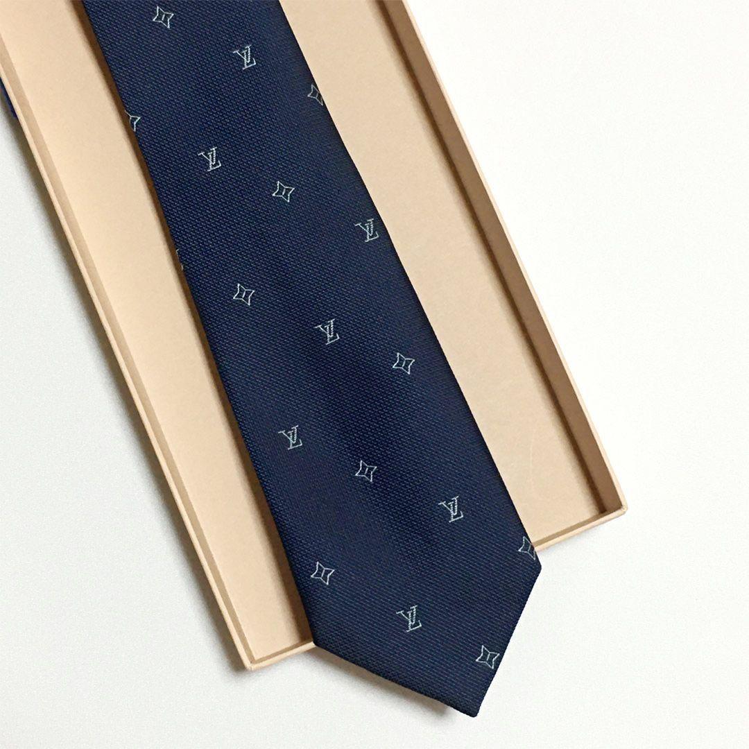 未使用級 ルイヴィトン Louis Vuitton ネクタイ ネイビー LV柄