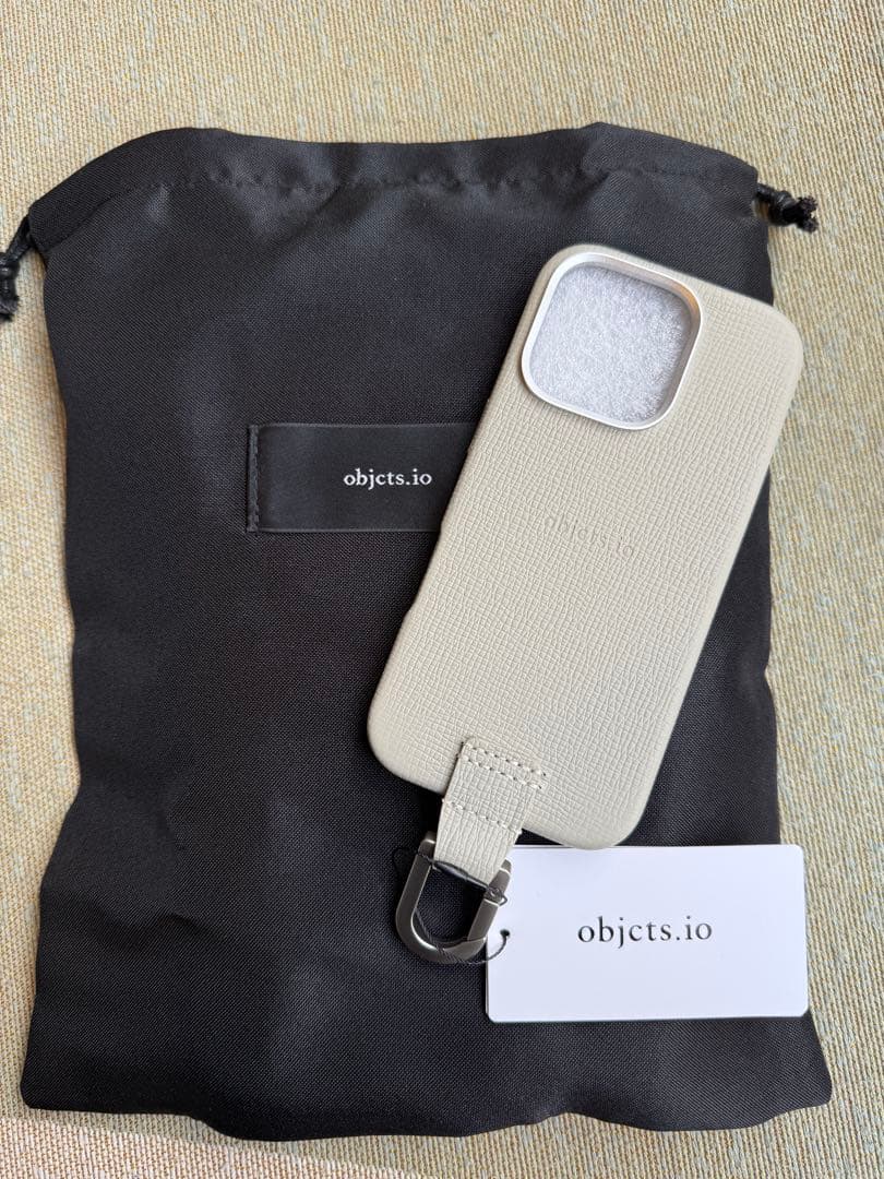【新品未使用】objcts.io カラビナ付16Pro ホワイトベージュ