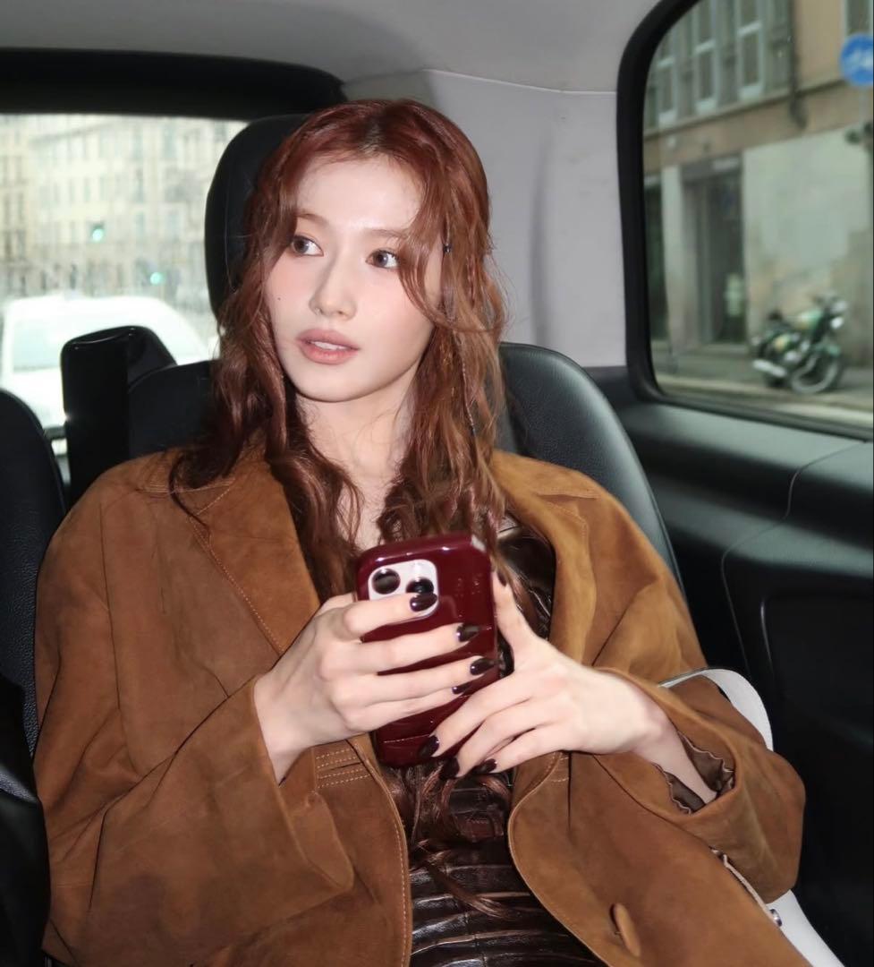 【新品】アーバンソフィスティケーション　バーガンディ　iphone16pro