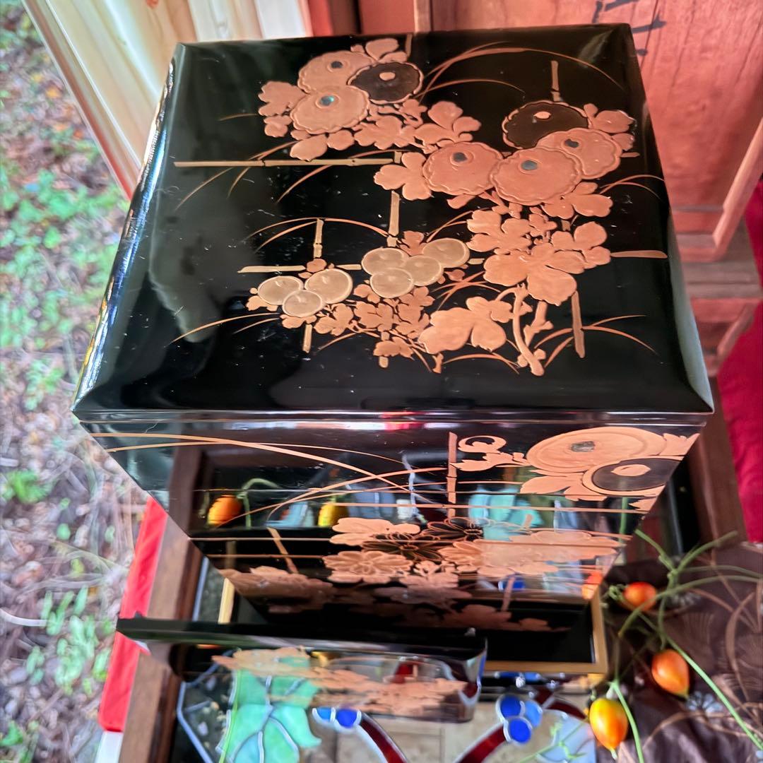 2210様感謝‼️JAPAN蝋色『光琳菊蒔絵五段重二枚蓋』螺鈿光琳　台座付　桐箱入