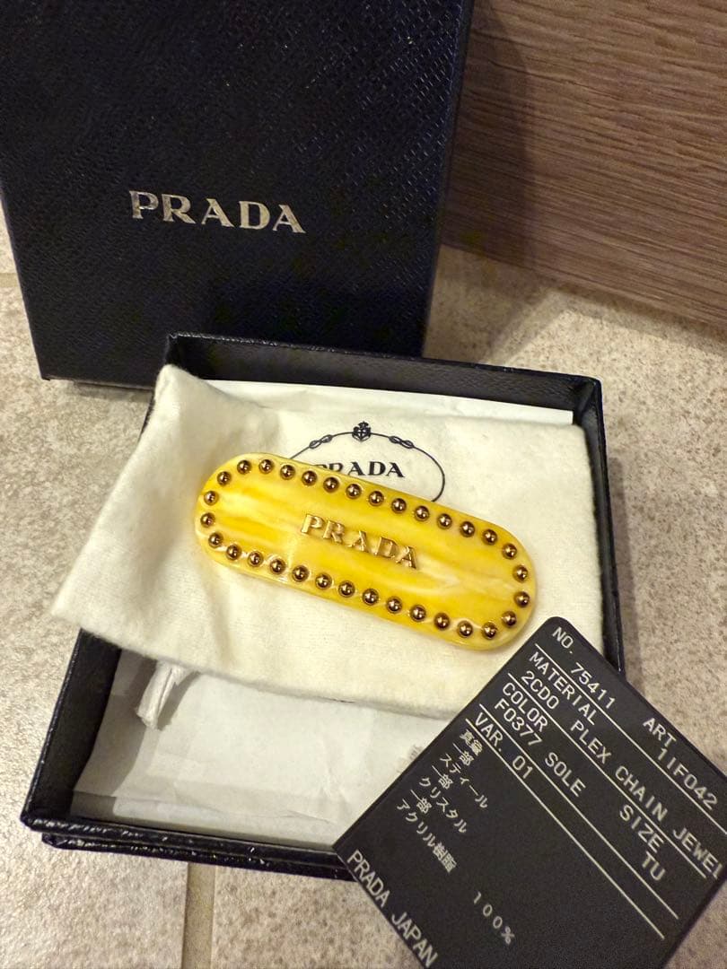 プレックスヘアクリッププラダ　ヘアクリップ定価69300円２回使用最終値下げ