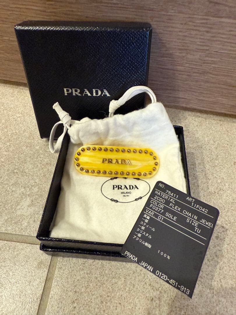 プレックスヘアクリッププラダ　ヘアクリップ定価69300円２回使用最終値下げ