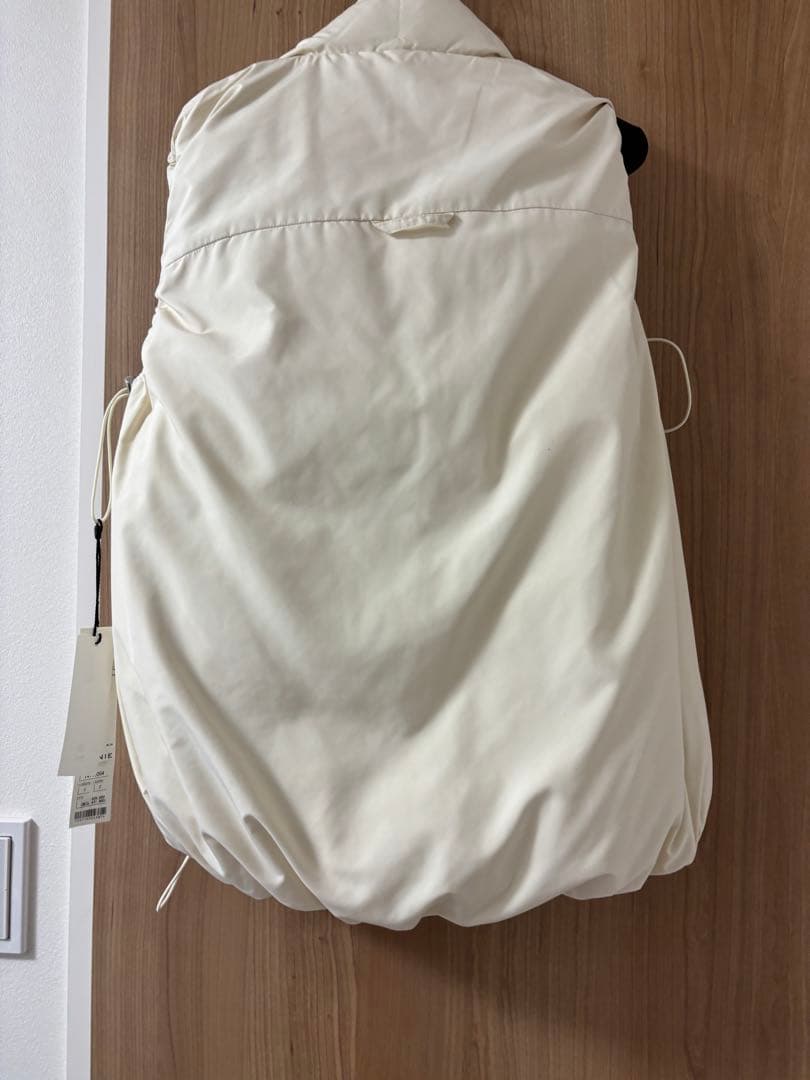 最後値下げ新品ルーニィリバーシブルサステナダウンベスト2026.1月購入エクリュ