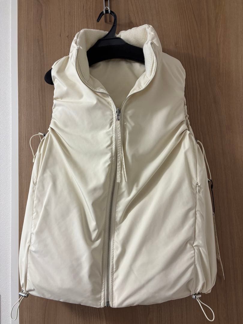 最後値下げ新品ルーニィリバーシブルサステナダウンベスト2026.1月購入エクリュ