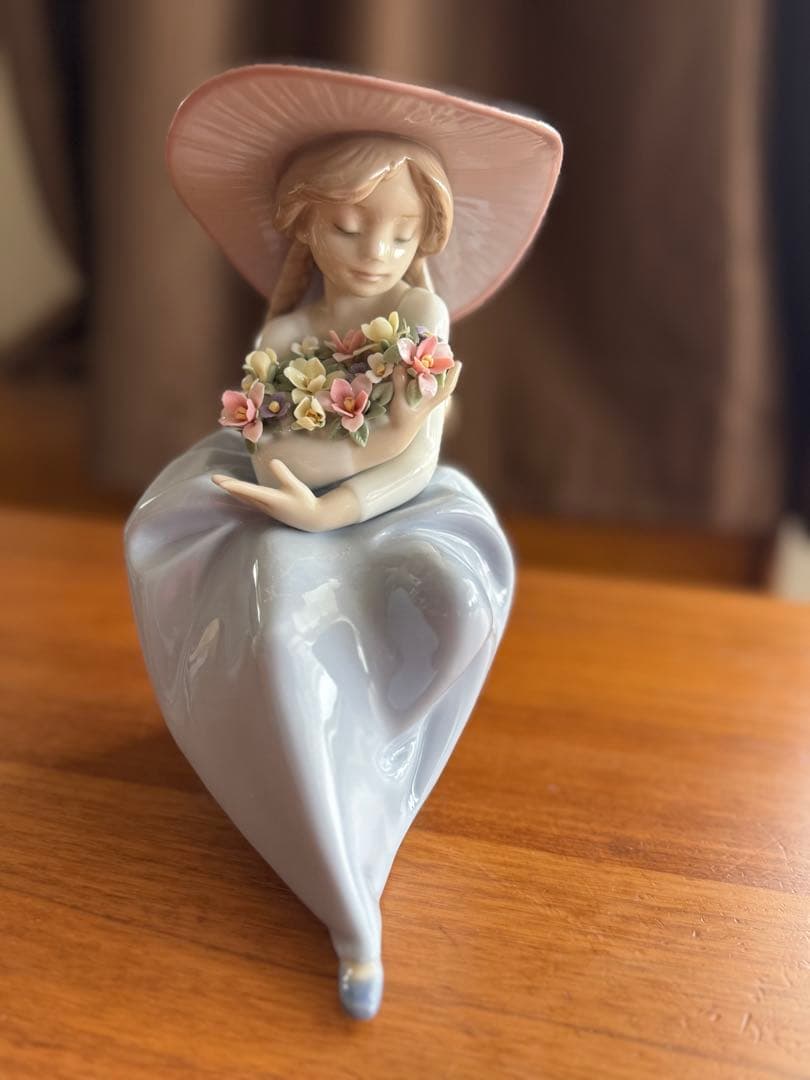 LLADRO リヤドロ・花の香りに包まれて　置物