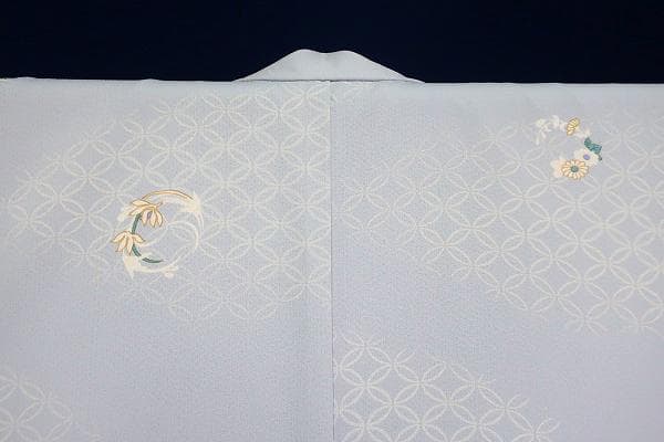 未使用品 小紋 薄いブルーグレー 七宝 菊 洗える着物 化繊 身丈163cm