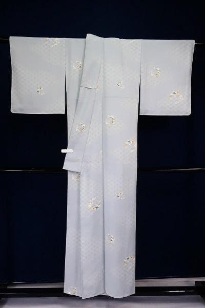 未使用品 小紋 薄いブルーグレー 七宝 菊 洗える着物 化繊 身丈163cm