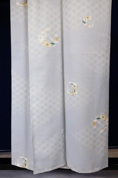 未使用品 小紋 薄いブルーグレー 七宝 菊 洗える着物 化繊 身丈163cm