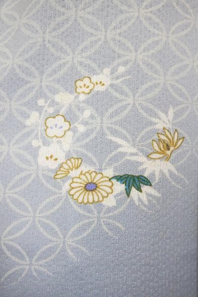 未使用品 小紋 薄いブルーグレー 七宝 菊 洗える着物 化繊 身丈163cm