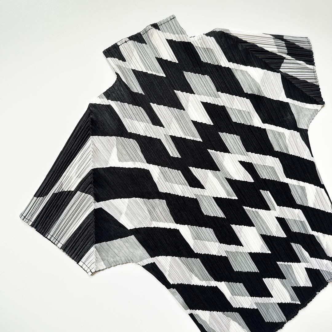 美品 プリーツプリーズ ブラウス プルオーバー 幾何学 モノトーン