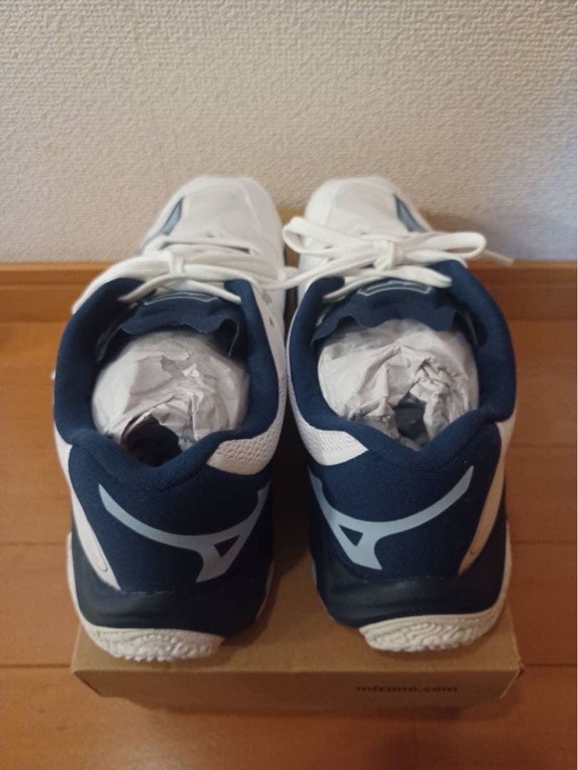 試着のみMizuno ウェーブライトニング Z8 24.0cm ホワイトNV