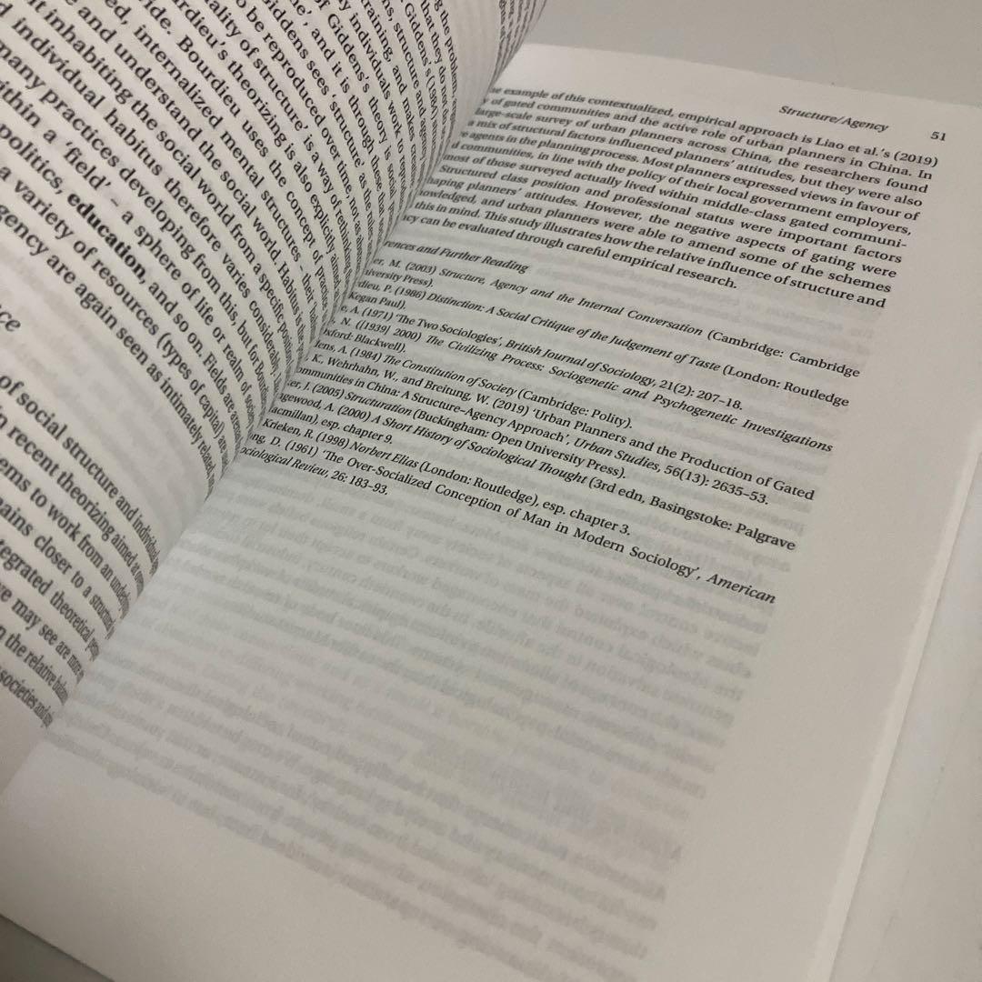 洋書　Essential Concepts in Sociology 3rd