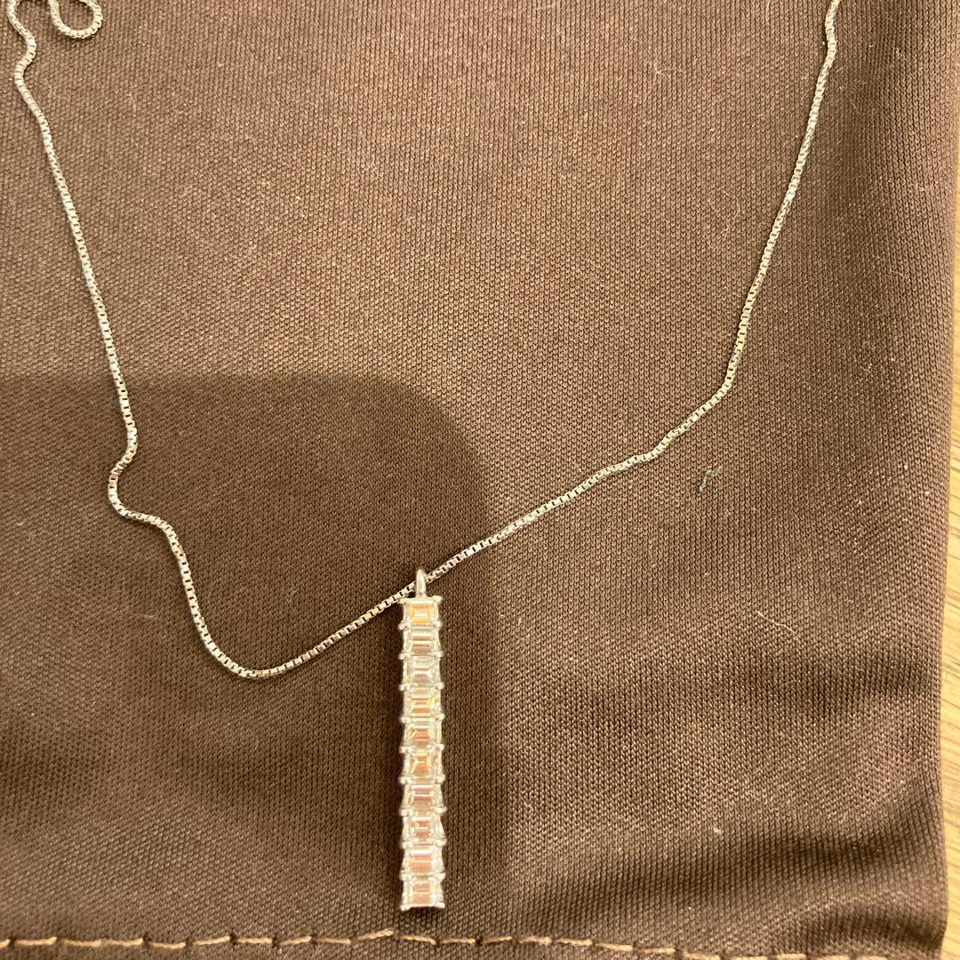 ダイアモンド付きペンダントネックレス