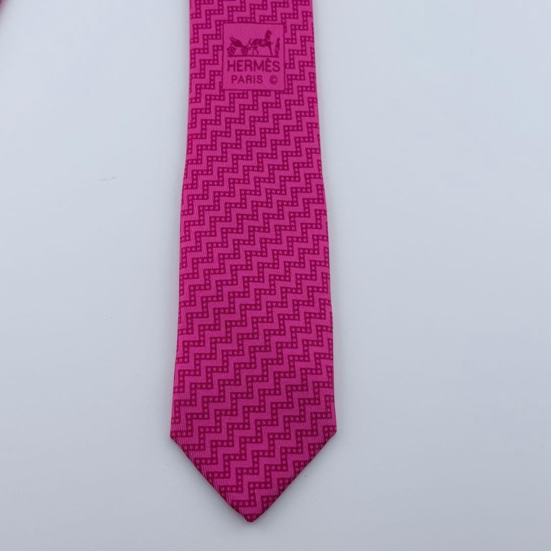 美品HERMÈSネクタイ　ピンク系 ジグザグ柄 シルク100％ フランス製