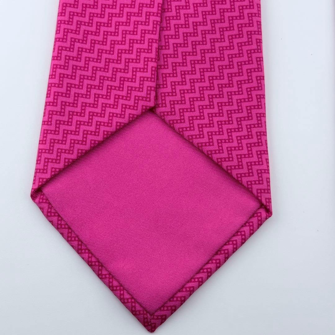 美品HERMÈSネクタイ　ピンク系 ジグザグ柄 シルク100％ フランス製