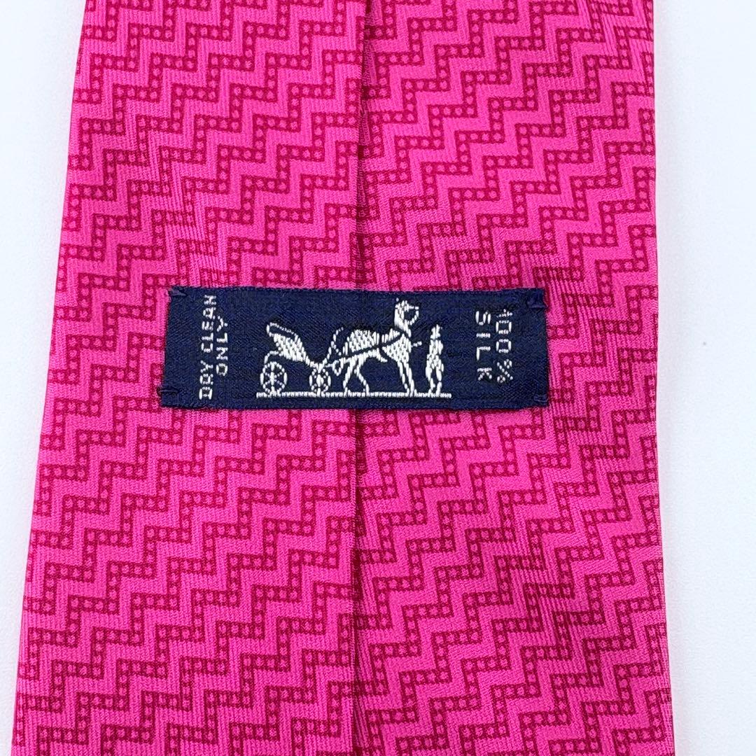 美品HERMÈSネクタイ　ピンク系 ジグザグ柄 シルク100％ フランス製