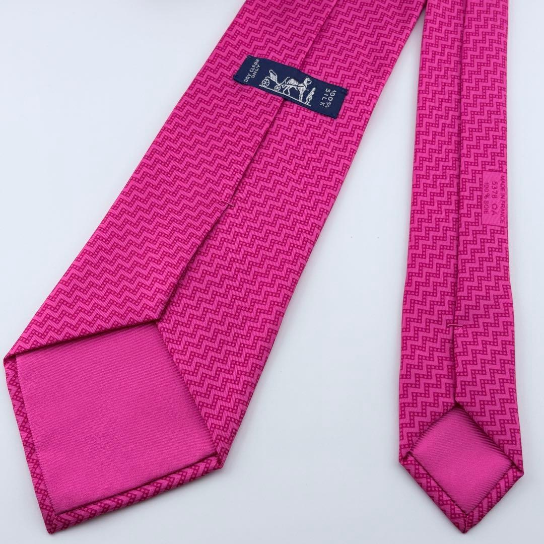 美品HERMÈSネクタイ　ピンク系 ジグザグ柄 シルク100％ フランス製