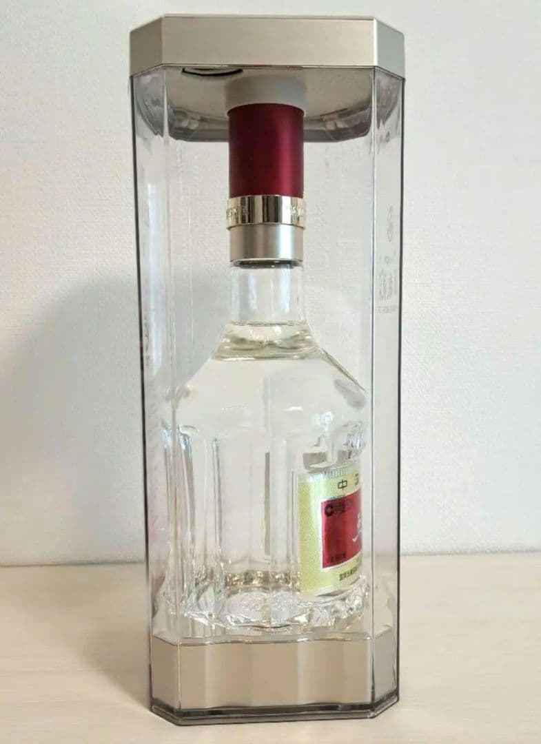 ☆新品未開封☆　五粮液　白酒　2024年製　ごりょうえき　52度　500ml