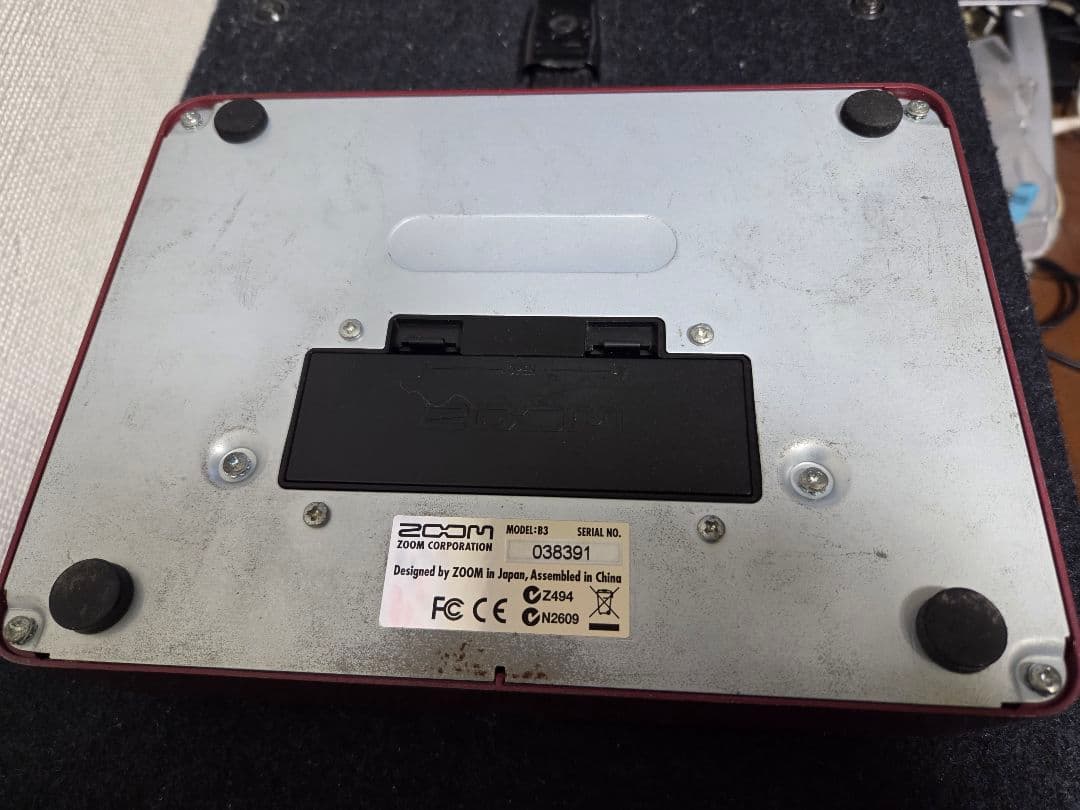 ZOOM B3 ベースエフェクター　最終価格です。