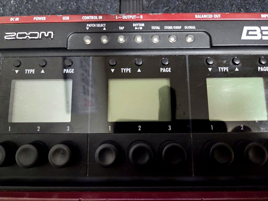 ZOOM B3 ベースエフェクター　最終価格です。