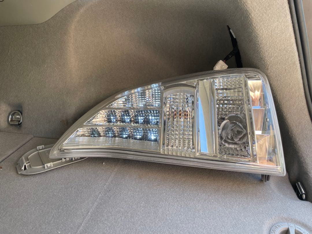 JDM　30 プリウス クリアテール　ブレーキポジションホワイトLED打ち替え