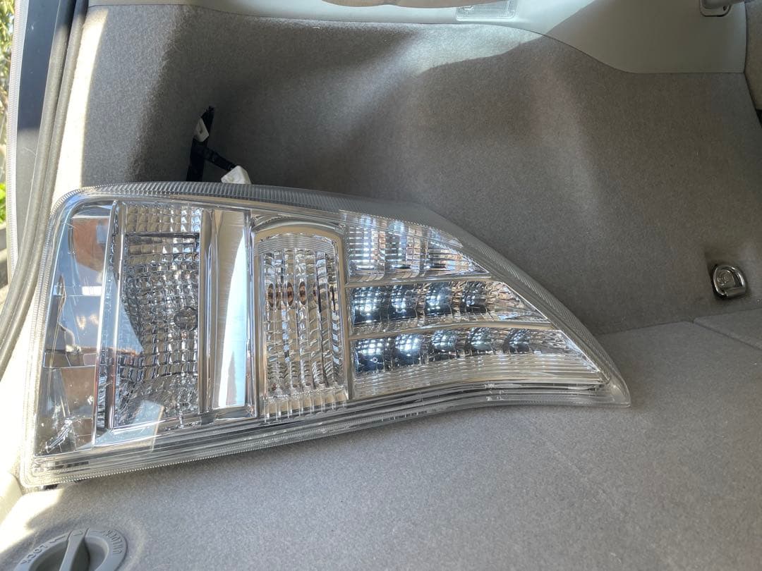 JDM　30 プリウス クリアテール　ブレーキポジションホワイトLED打ち替え