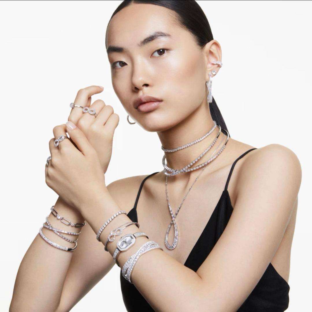 [かな]SWAROVSKI Hyperbola バングル　インフィニティ