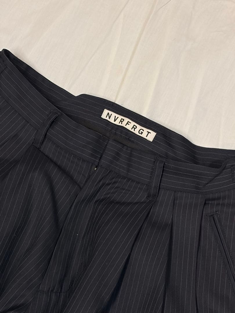 パンツ NVRFRGT 2TUCK CURVED LEG TROUSERS
