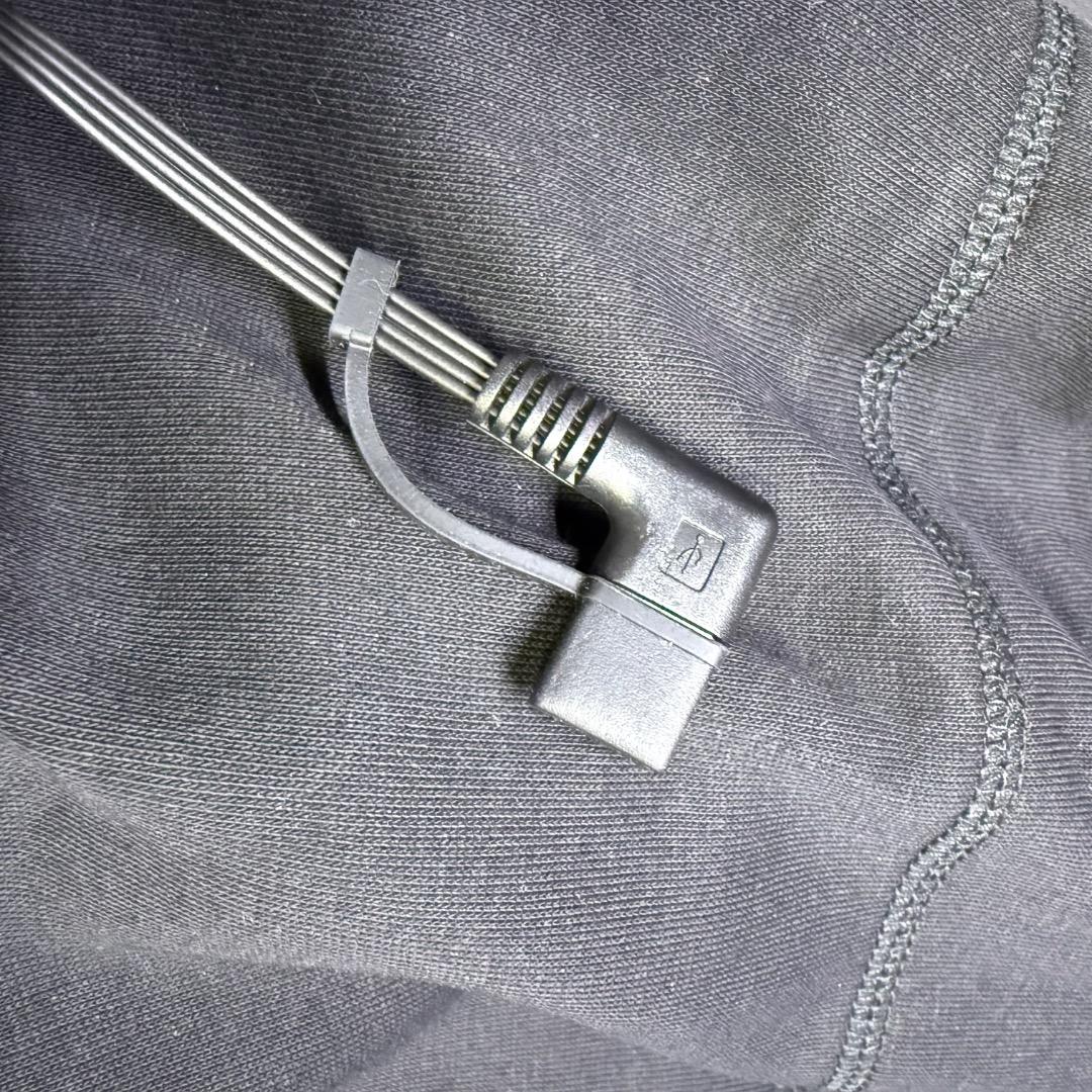 ◉Aa右1005 未使用保管品 電熱インナー 男女兼用 上下セット 黒 L