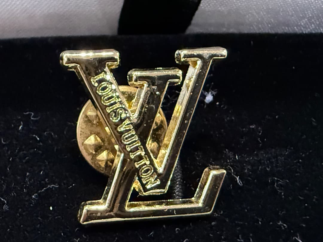 ルイヴィトン ラペルピン ブローチ ピンバッジ LOUIS VUITTON