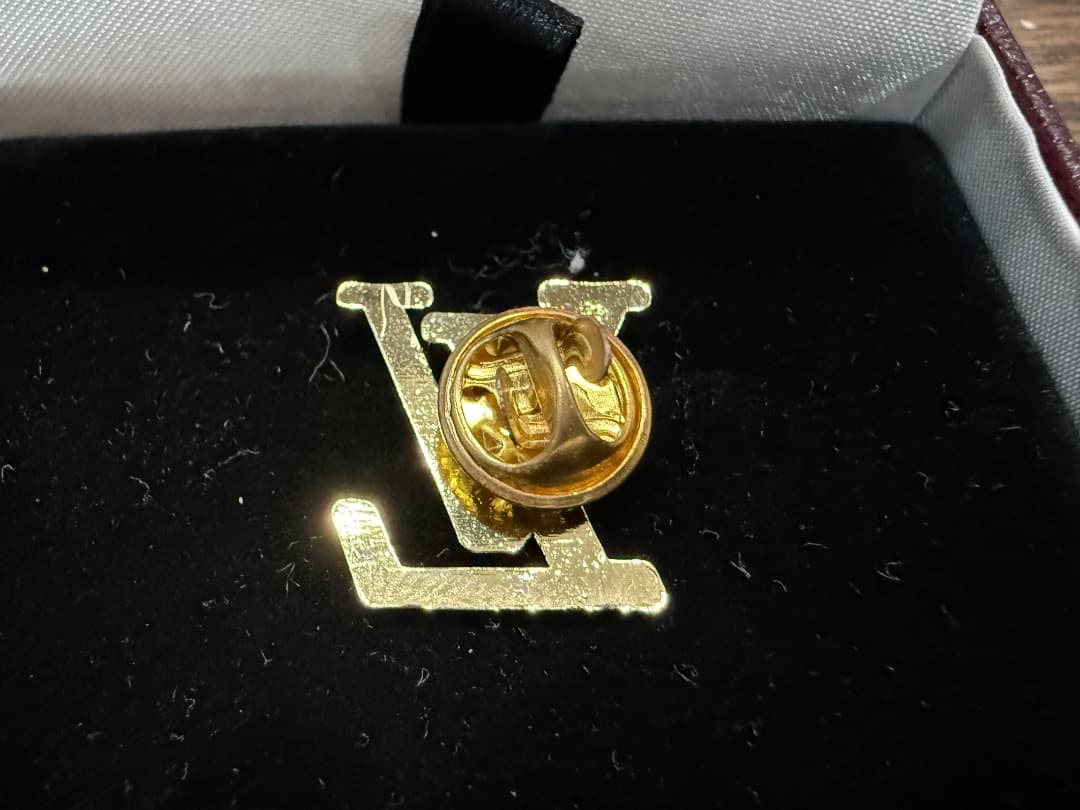 ルイヴィトン ラペルピン ブローチ ピンバッジ LOUIS VUITTON