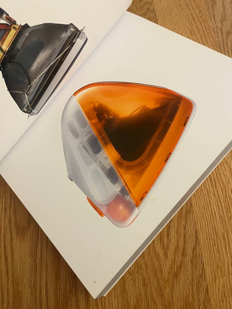 Designed by Apple in california 書籍（小）