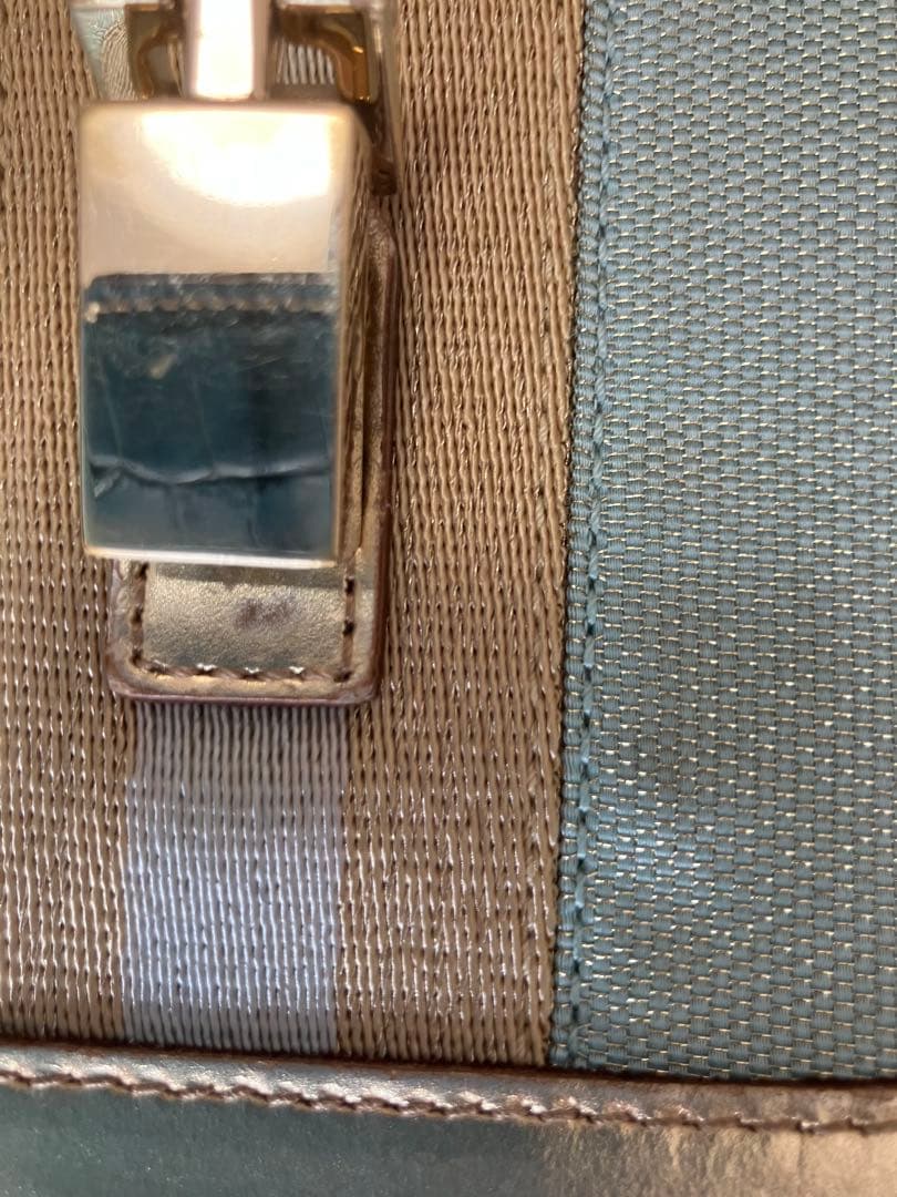 GUCCI水色と金色のショルダーバッグ