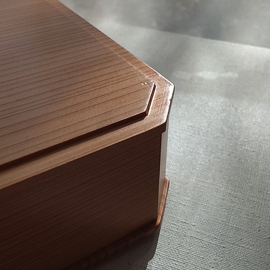 廃盤 隅切三段重 白木 秋田杉 菓子器 茶道具 中国茶 弁当箱 重箱