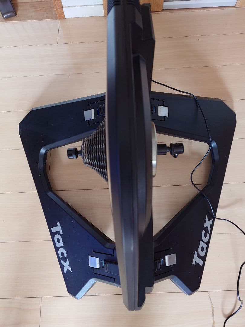 Tacx 折りたたみ式ローラー台 電源アダプター付き