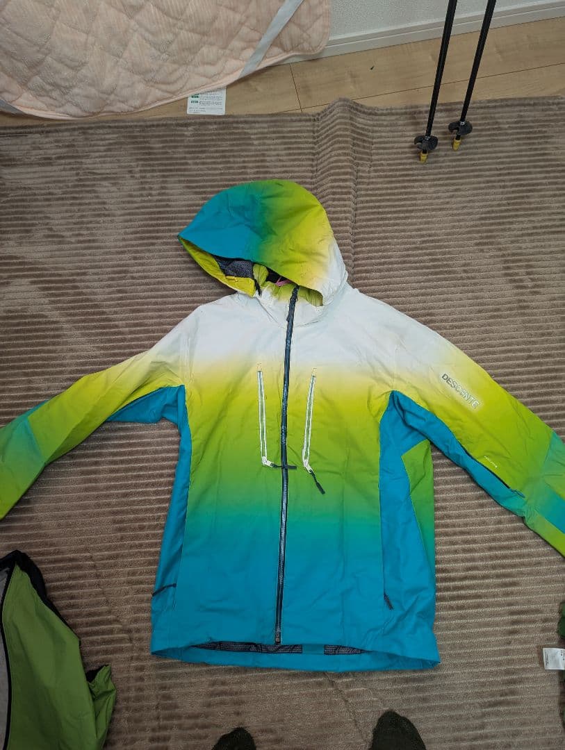 DESCENTE メンズLサイズ　スキーウェアセット（ジャケット＆パンツ）