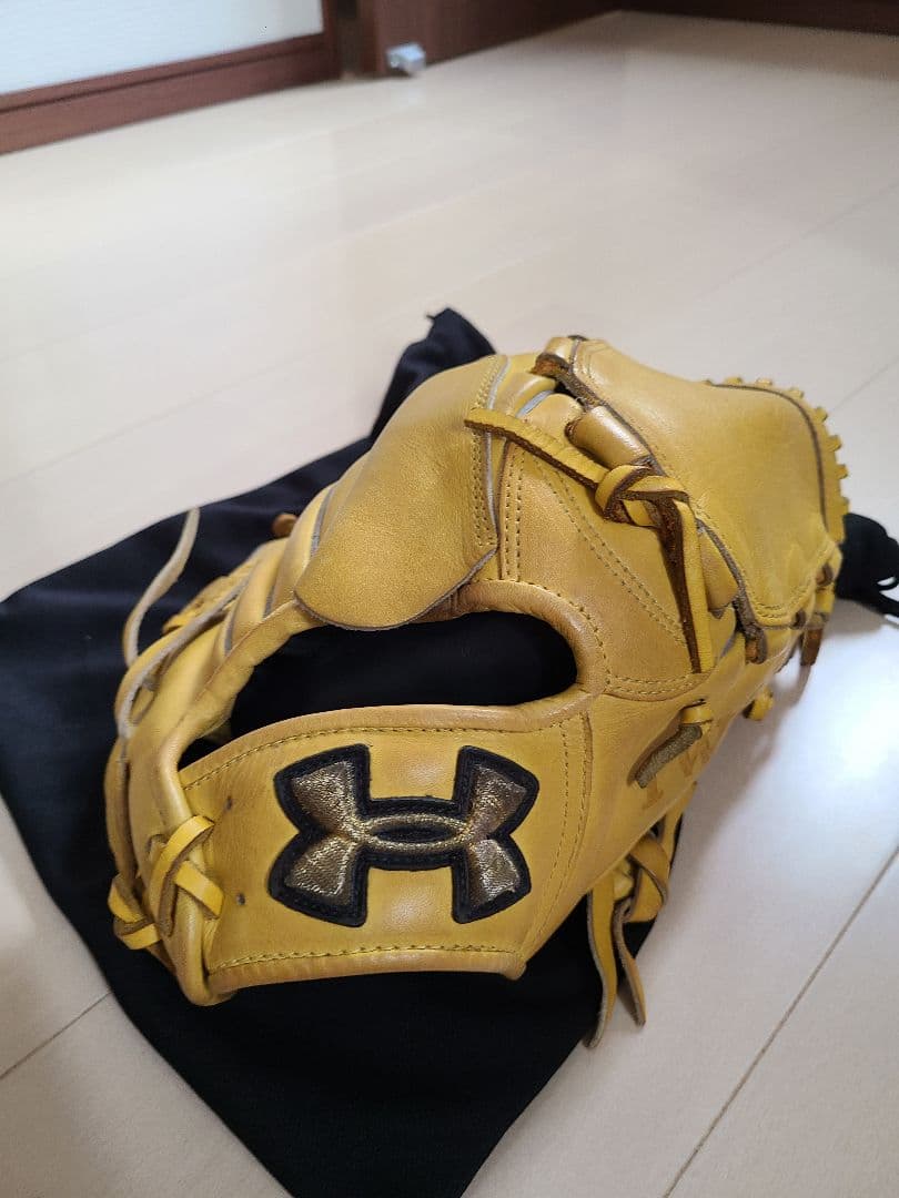 Under Armour TWLT 野球グローブ イエロー